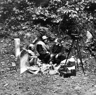 Fotografen und ihre Ausrüstung auf einer Expedition zur Fotografie des Inneren der Mammoth Cave, aus der Serie Magnesium Light Views in Mammoth Cave, 1866 von American Photographer